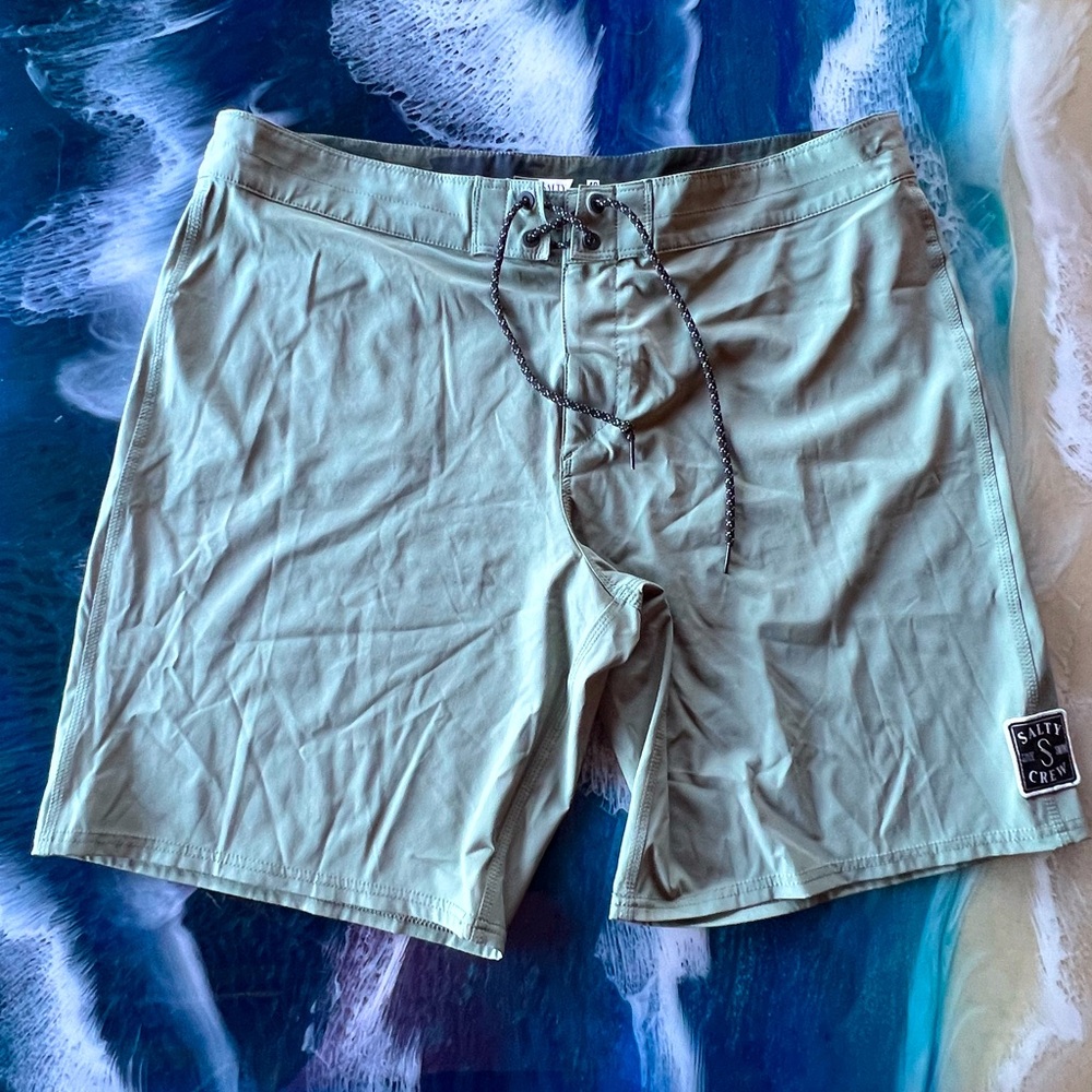 Salty Crew Size 40 Board Shorts Breaker Boardshort in pale green NWOT